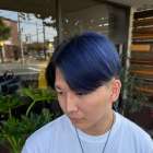 ブルー&ブラックのハーフツートンカラー